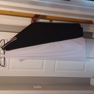 BLACK AND WHITE PLUS SIZE DRESS SIZE 22/24 NWT